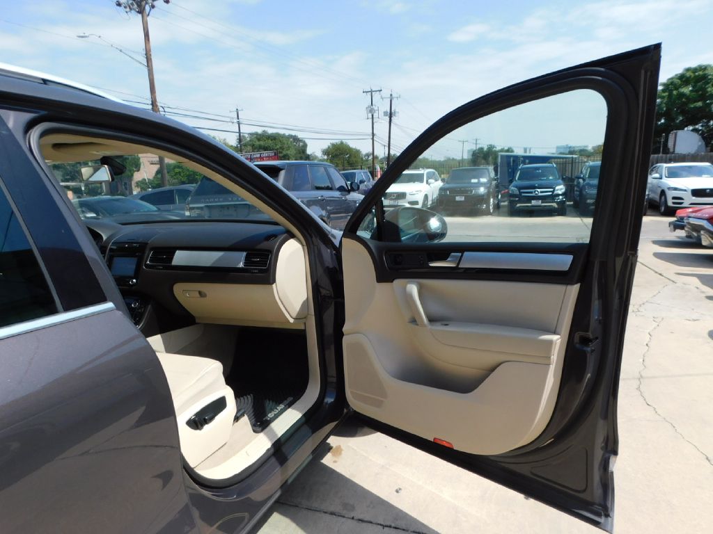 2013 Volkswagen Touareg  V6 In San Antonio, Texas