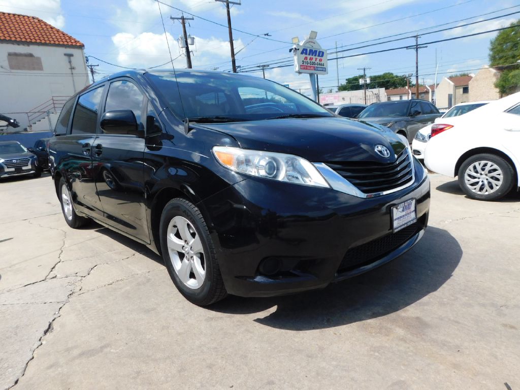 Used Car 2013 Toyota Sienna  Le For Sale In San Antonio, Texas