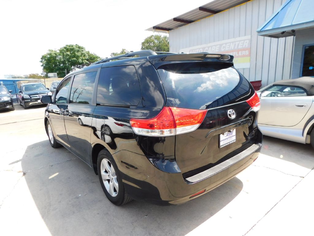Used Car 2013 Toyota Sienna  Le For Sale In San Antonio, Texas