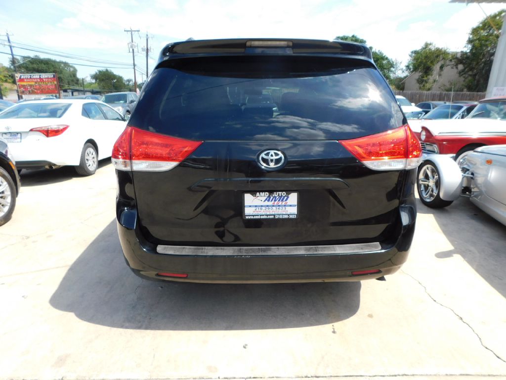 Used Car 2013 Toyota Sienna  Le For Sale In San Antonio, Texas