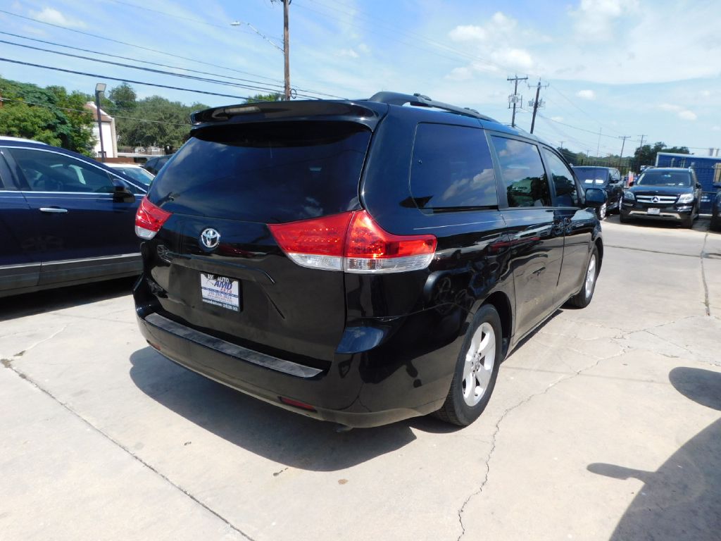 Used Car 2013 Toyota Sienna  Le For Sale In San Antonio, Texas