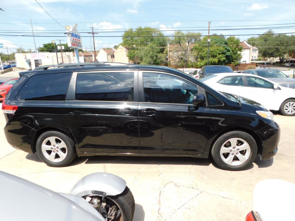 Used Car 2013 Toyota Sienna  Le For Sale In San Antonio, Texas