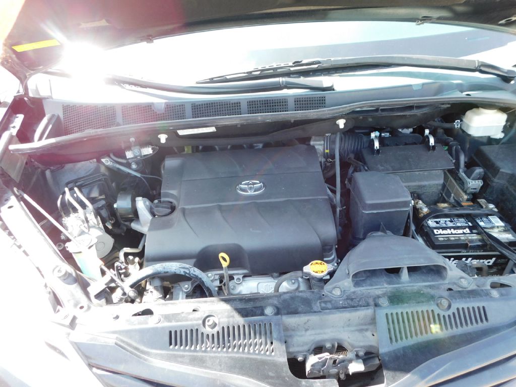 Used Car 2013 Toyota Sienna  Le For Sale In San Antonio, Texas
