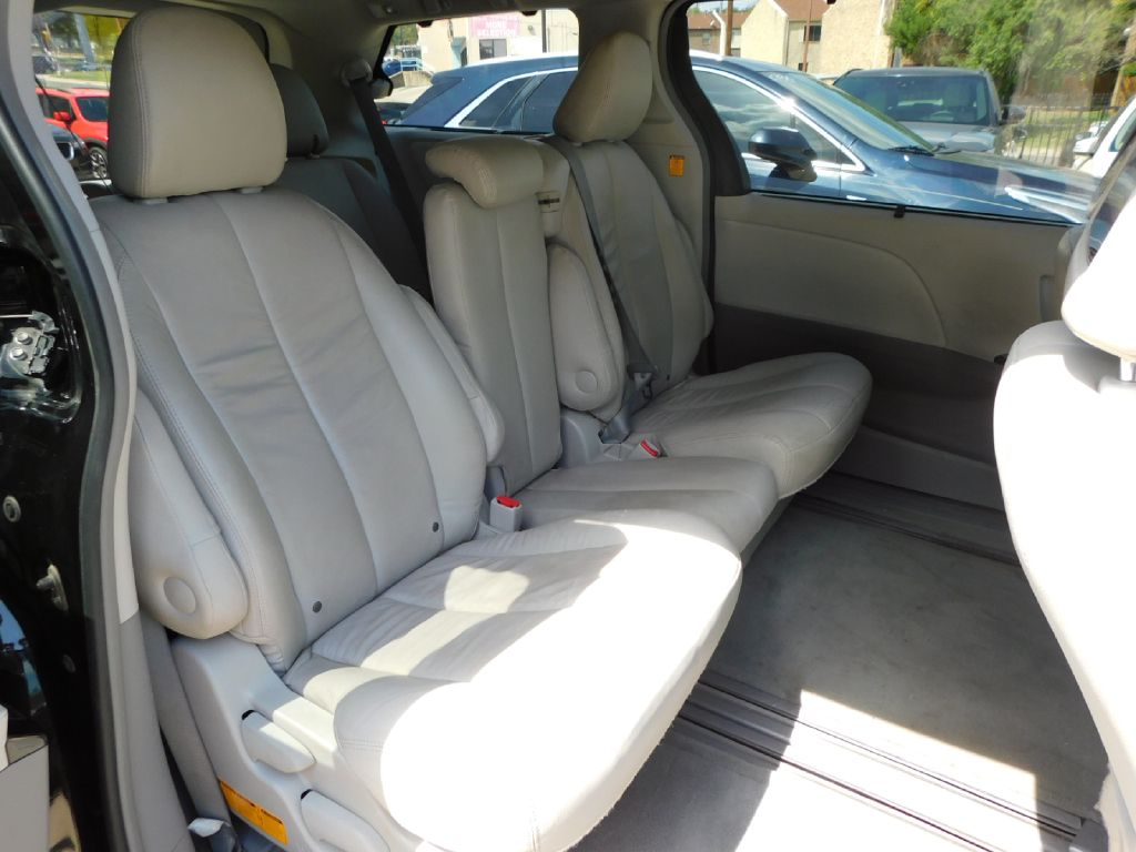 Used Car 2013 Toyota Sienna  Le For Sale In San Antonio, Texas