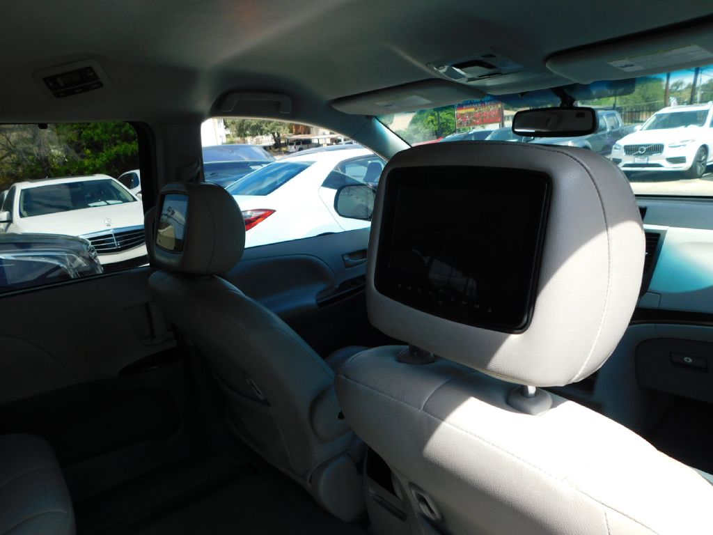 Used Car 2013 Toyota Sienna  Le For Sale In San Antonio, Texas