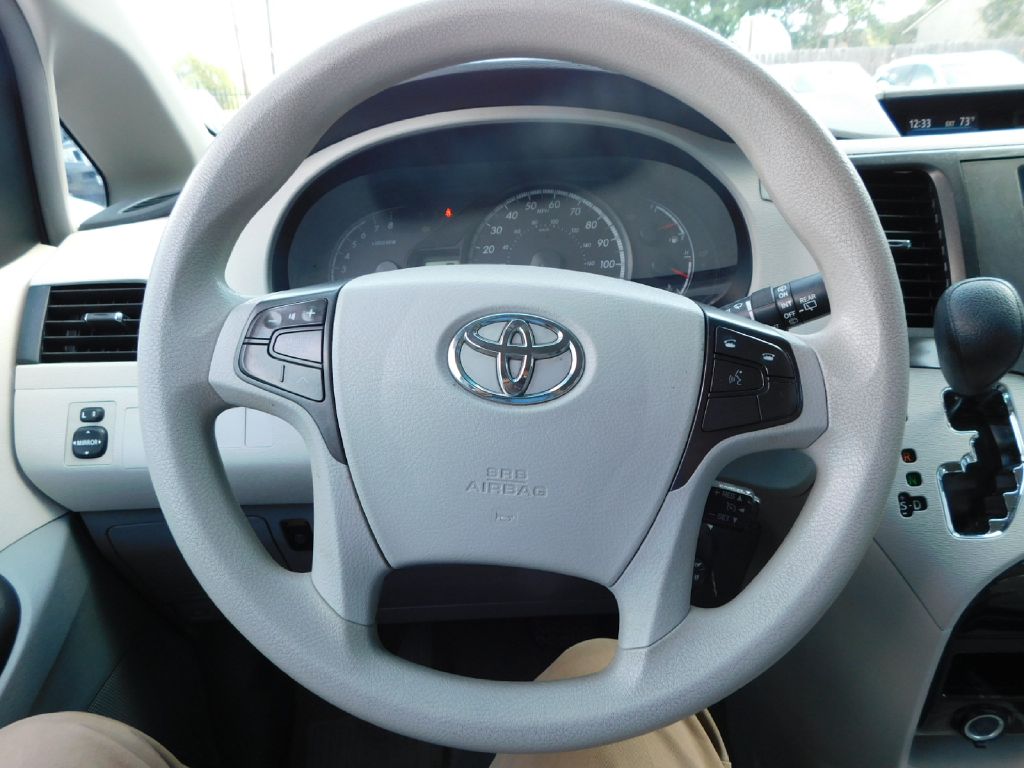 Used Car 2013 Toyota Sienna  Le For Sale In San Antonio, Texas
