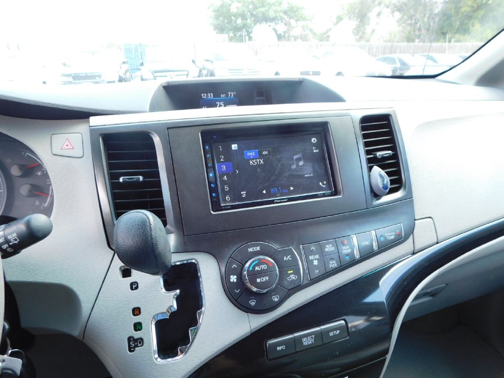 Used Car 2013 Toyota Sienna  Le For Sale In San Antonio, Texas