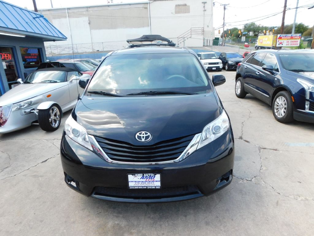 Used Car 2013 Toyota Sienna  Le For Sale In San Antonio, Texas