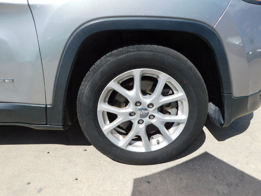Used Car 2015 Jeep Cherokee  Latitude For Sale Under $10,000 In San Antonio, Texas