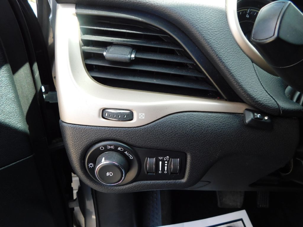 Used Car 2015 Jeep Cherokee  Latitude For Sale Under $10,000 In San Antonio, Texas
