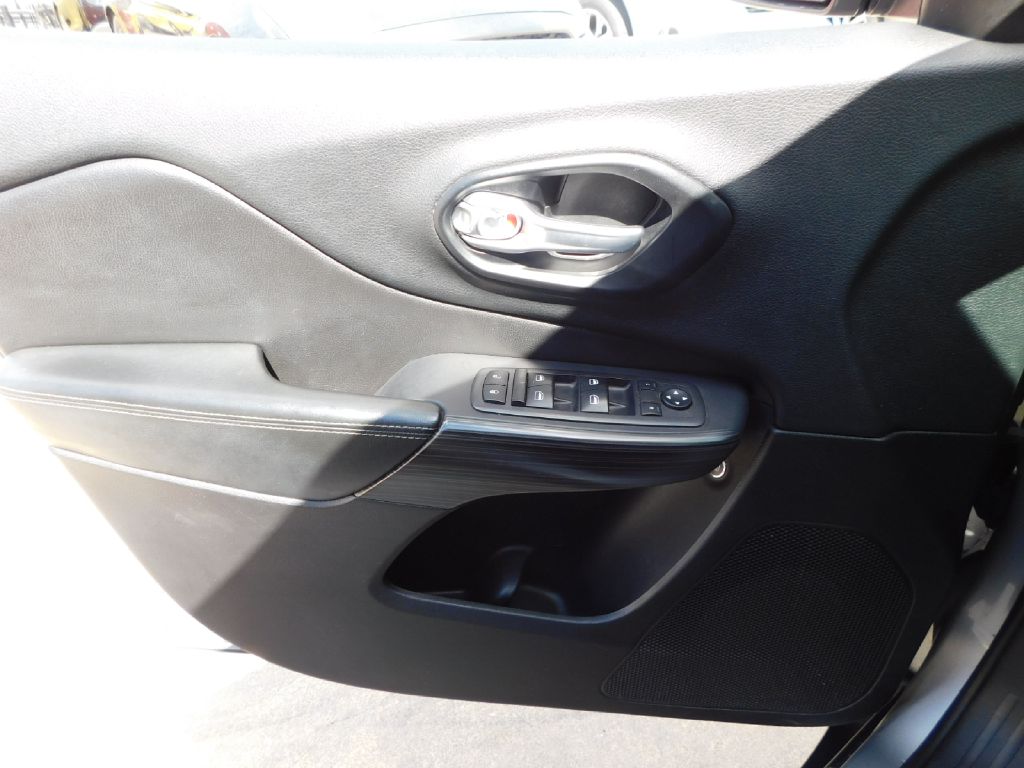 Used Car 2015 Jeep Cherokee  Latitude For Sale Under $10,000 In San Antonio, Texas
