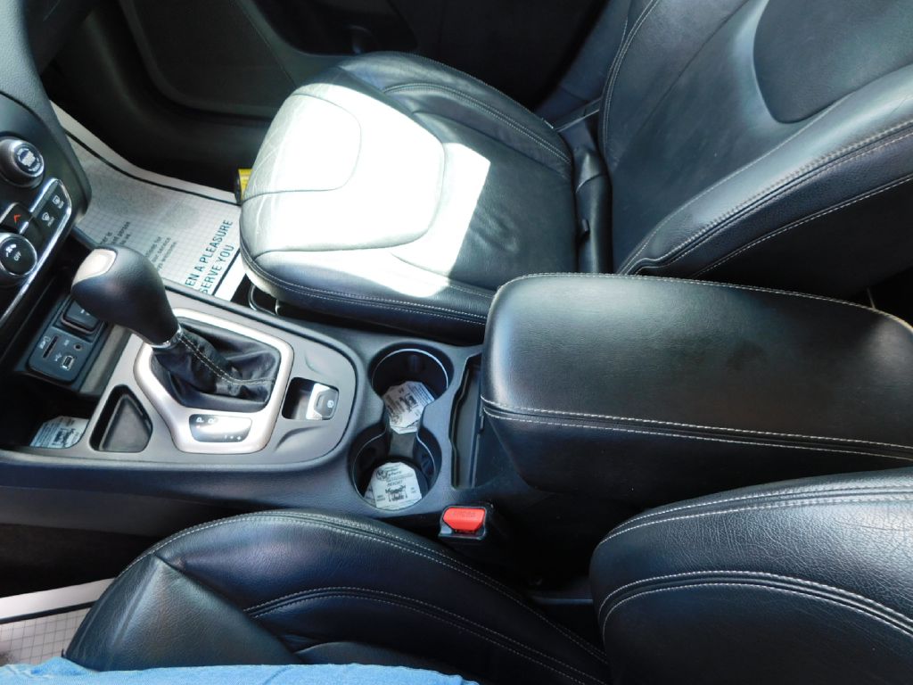 Used Car 2015 Jeep Cherokee  Latitude For Sale Under $10,000 In San Antonio, Texas
