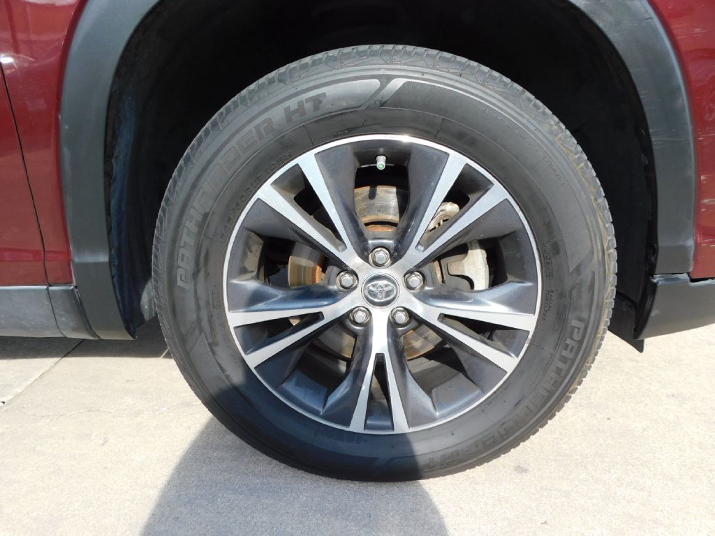 Used Car 2019 Toyota Highlander  Le For Sale Under $15,000 In San Antonio, Texas