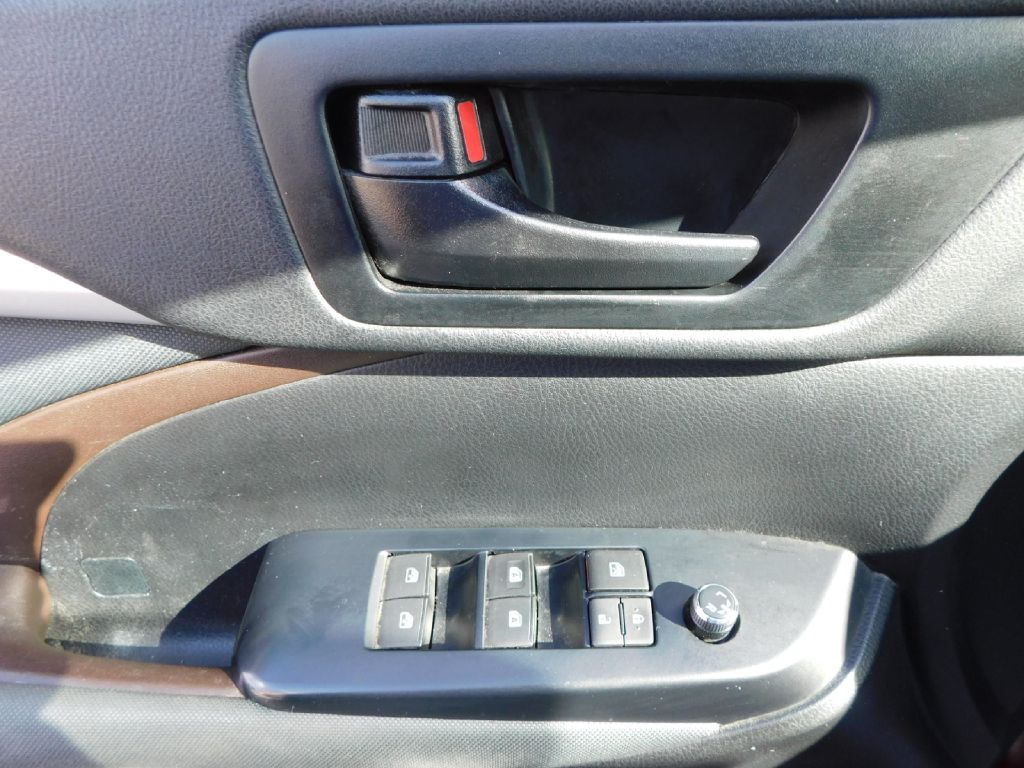 Used Car 2019 Toyota Highlander  Le For Sale Under $15,000 In San Antonio, Texas