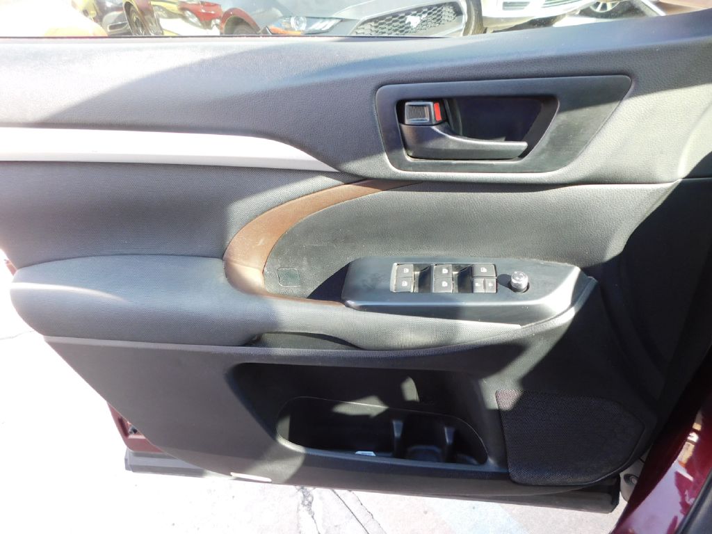 Used Car 2019 Toyota Highlander  Le For Sale Under $15,000 In San Antonio, Texas
