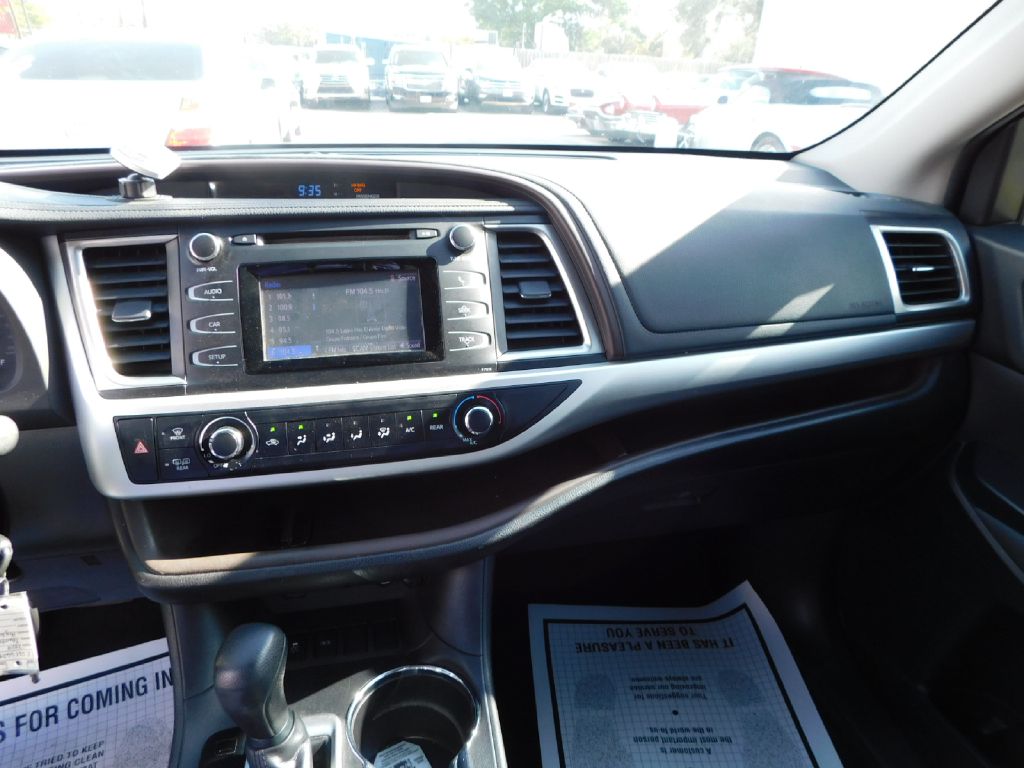 Used Car 2019 Toyota Highlander  Le For Sale Under $15,000 In San Antonio, Texas
