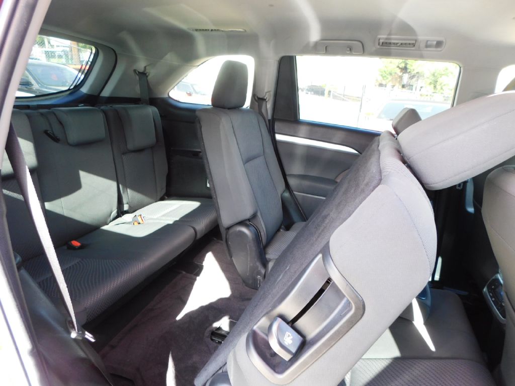 Used Car 2019 Toyota Highlander  Le For Sale Under $15,000 In San Antonio, Texas