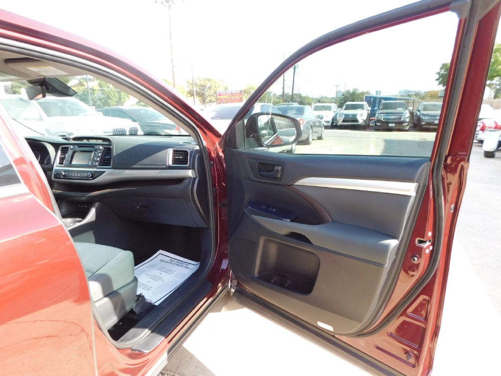 Used Car 2019 Toyota Highlander  Le For Sale Under $15,000 In San Antonio, Texas