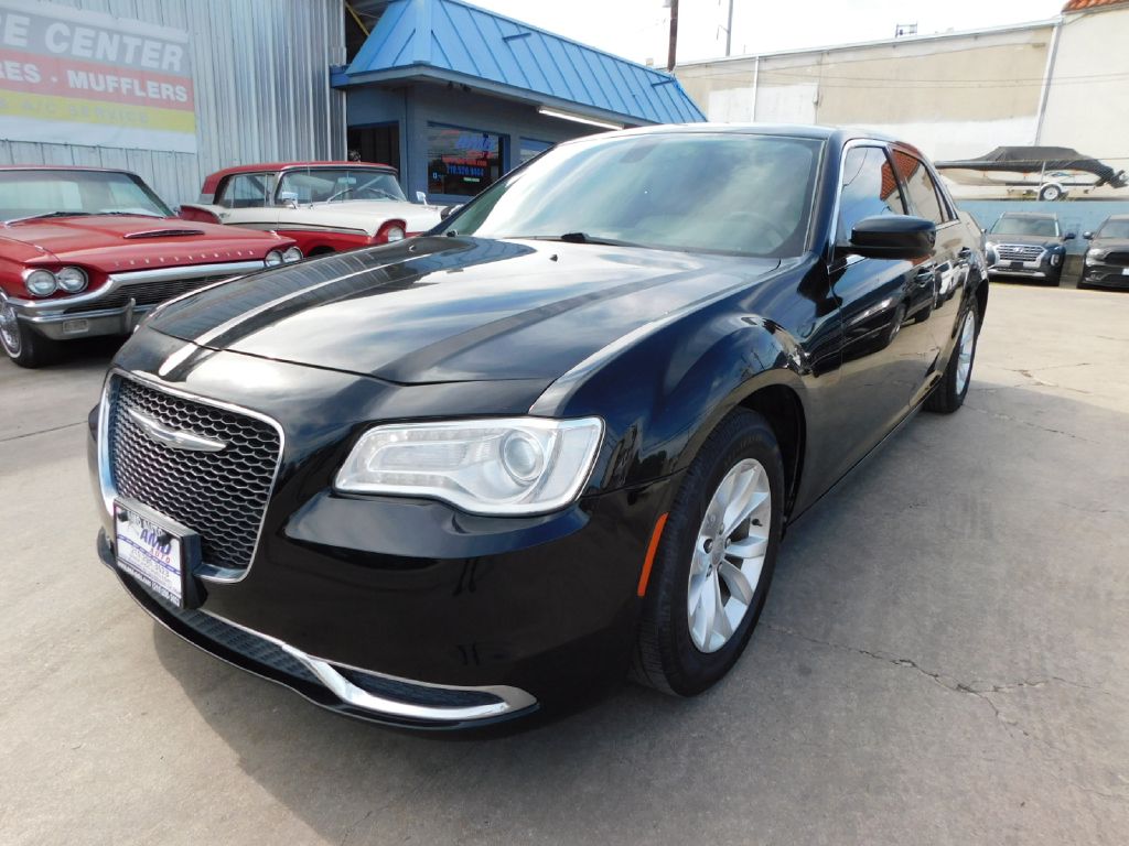 Used Car 2015 Chrysler 300  Limited For Sale Under $10,000 In San Antonio, Texas