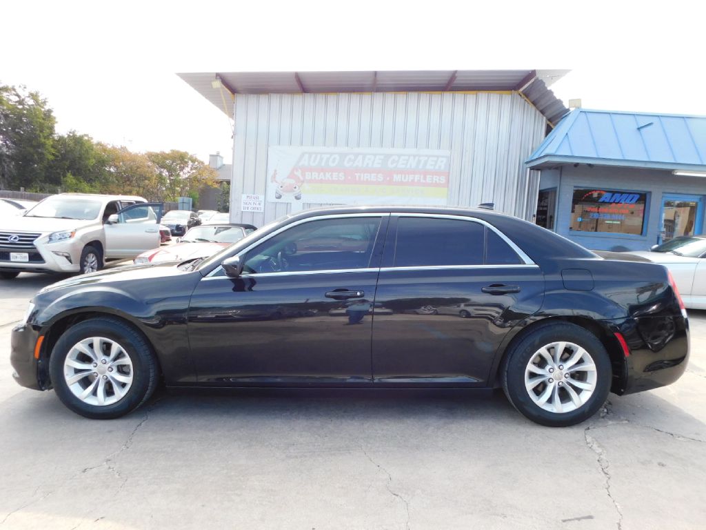 Used Car 2015 Chrysler 300  Limited For Sale Under $10,000 In San Antonio, Texas