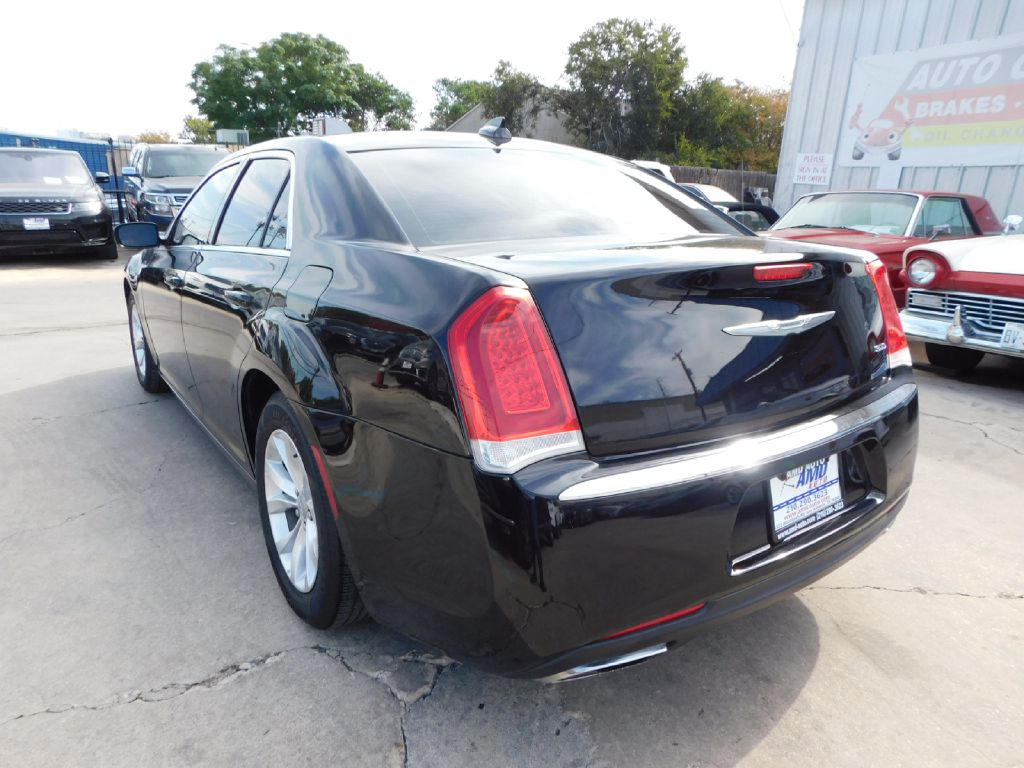 Used Car 2015 Chrysler 300  Limited For Sale Under $10,000 In San Antonio, Texas