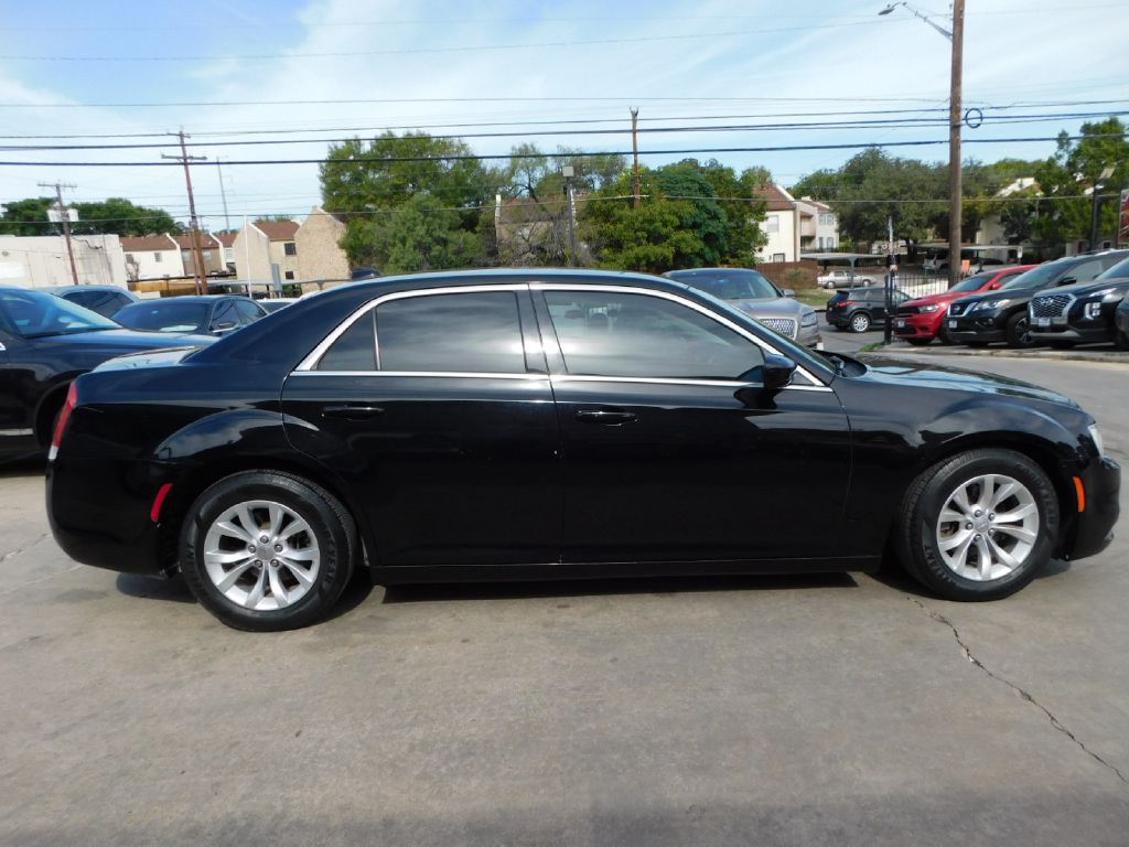 Used Car 2015 Chrysler 300  Limited For Sale Under $10,000 In San Antonio, Texas
