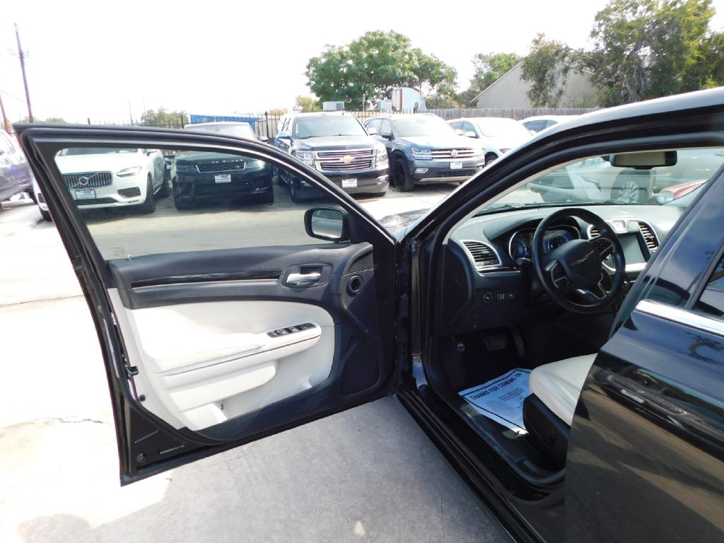 Used Car 2015 Chrysler 300  Limited For Sale Under $10,000 In San Antonio, Texas