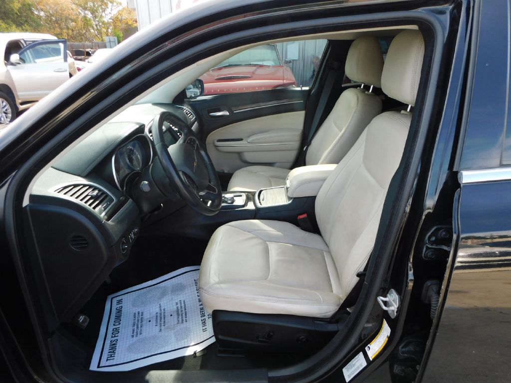 Used Car 2015 Chrysler 300  Limited For Sale Under $10,000 In San Antonio, Texas