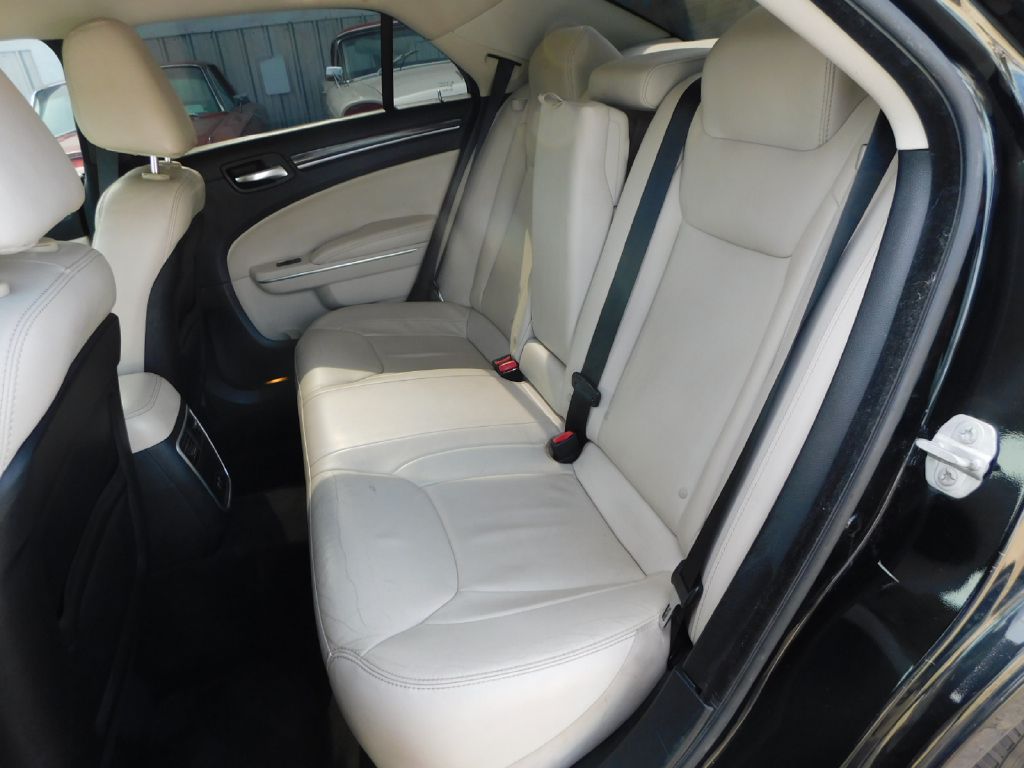 Used Car 2015 Chrysler 300  Limited For Sale Under $10,000 In San Antonio, Texas