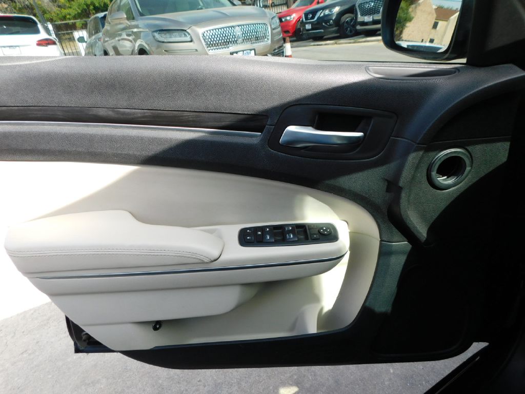 Used Car 2015 Chrysler 300  Limited For Sale Under $10,000 In San Antonio, Texas
