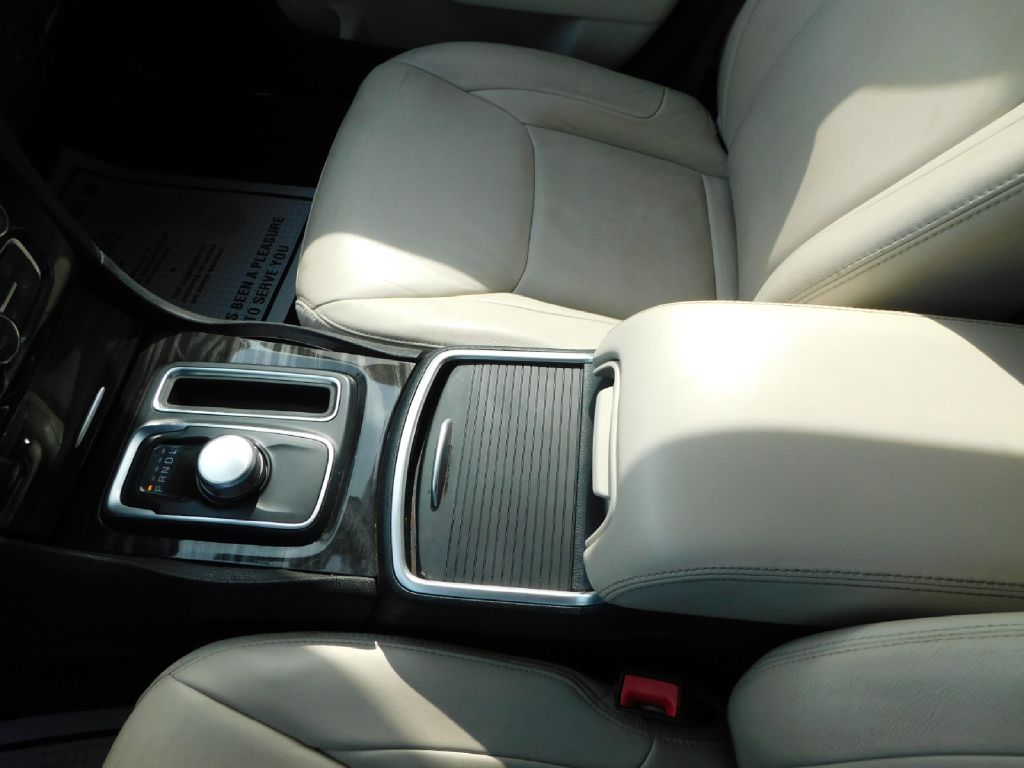 Used Car 2015 Chrysler 300  Limited For Sale Under $10,000 In San Antonio, Texas