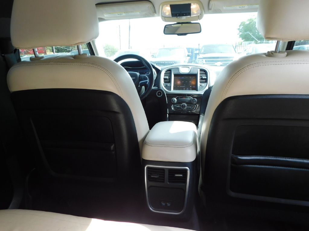 Used Car 2015 Chrysler 300  Limited For Sale Under $10,000 In San Antonio, Texas
