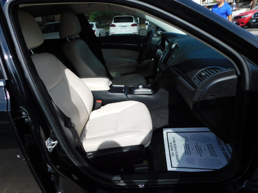 Used Car 2015 Chrysler 300  Limited For Sale Under $10,000 In San Antonio, Texas