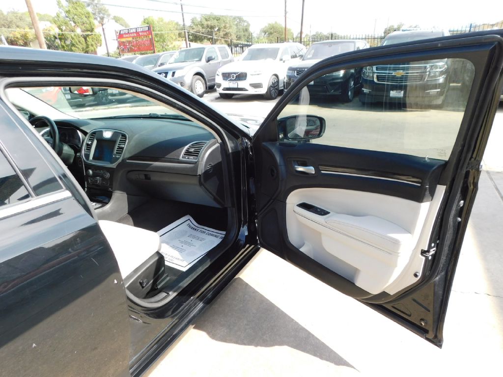 Used Car 2015 Chrysler 300  Limited For Sale Under $10,000 In San Antonio, Texas