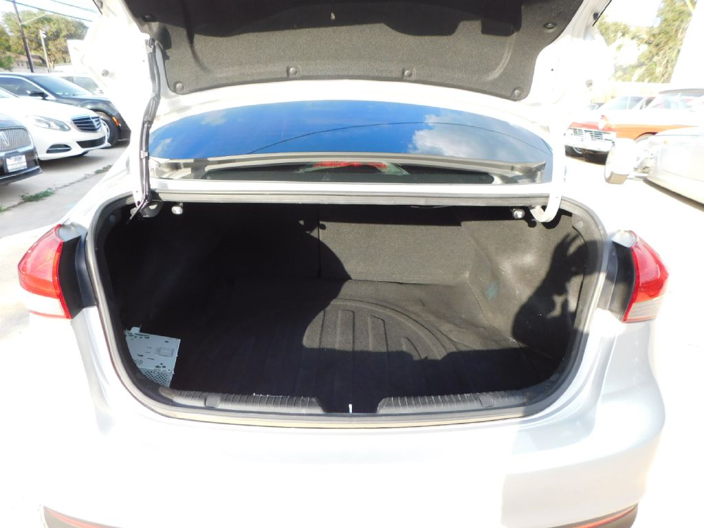 Used Car 2018 Kia Forte  Lx For Sale Under $10,000 In San Antonio, Texas