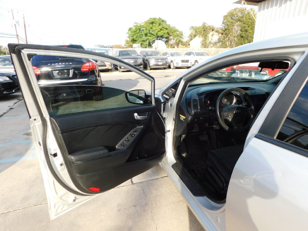 Used Car 2018 Kia Forte  Lx For Sale Under $10,000 In San Antonio, Texas