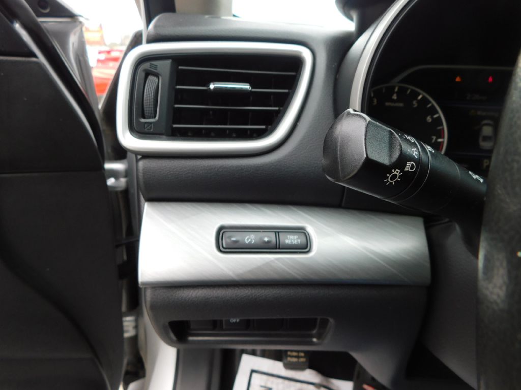 Used Car 2017 Nissan Maxima  3.5s For Sale Under $10,000 In San Antonio, Texas