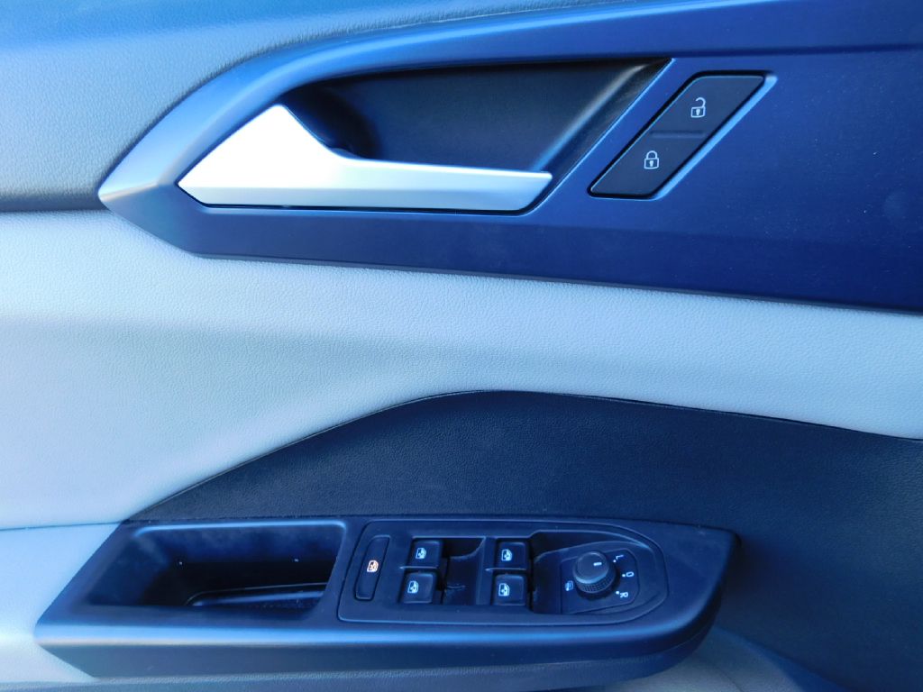 Used Car 2022 Volkswagen Taos  Se For Sale Under $20,000 In San Antonio, Texas