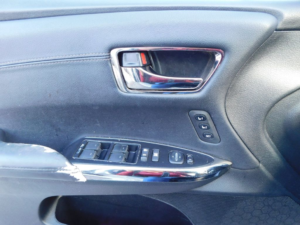 Used Car 2016 Toyota Avalon  Xle For Sale Under $12,000 In San Antonio, Texas