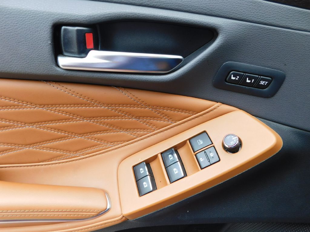 Used Car 2019 Toyota Avalon  Xle For Sale Under $15,000 In San Antonio, Texas