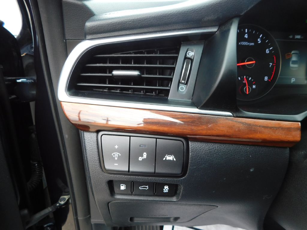 Used Car 2017 Kia Cadenza  Premium For Sale Under $12,000 In San Antonio, Texas