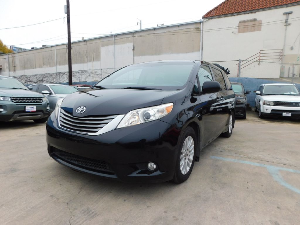 Used Car 2015 Toyota Sienna  Xle For Sale Under $15,000 In San Antonio, Texas