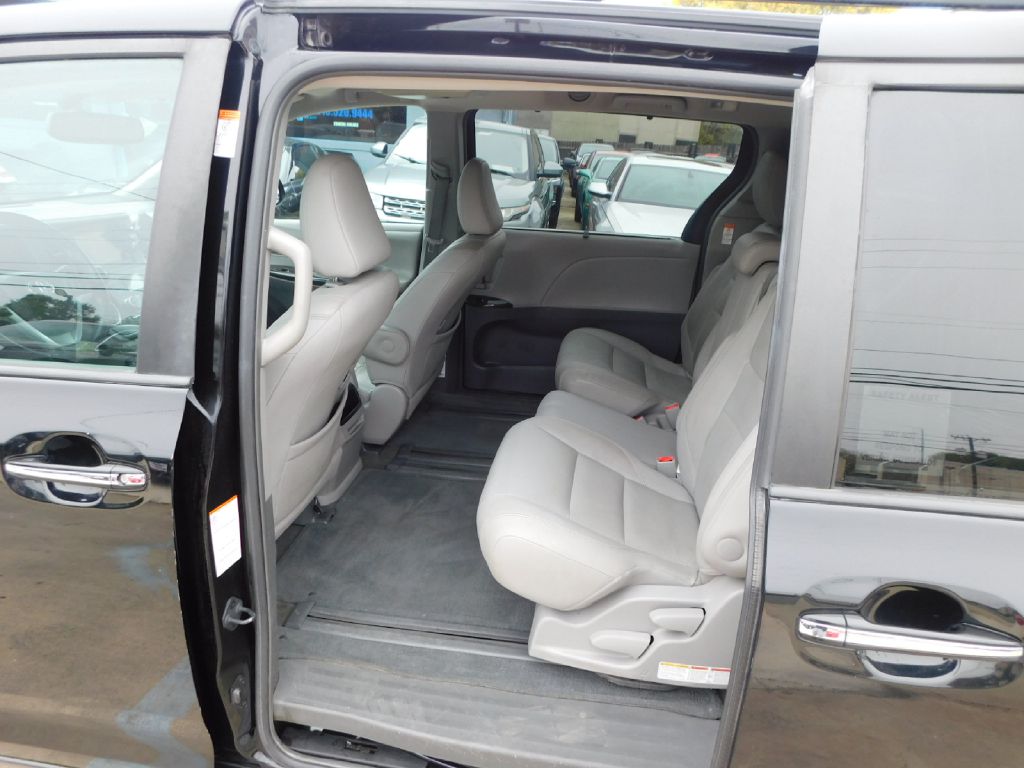 Used Car 2015 Toyota Sienna  Xle For Sale Under $15,000 In San Antonio, Texas