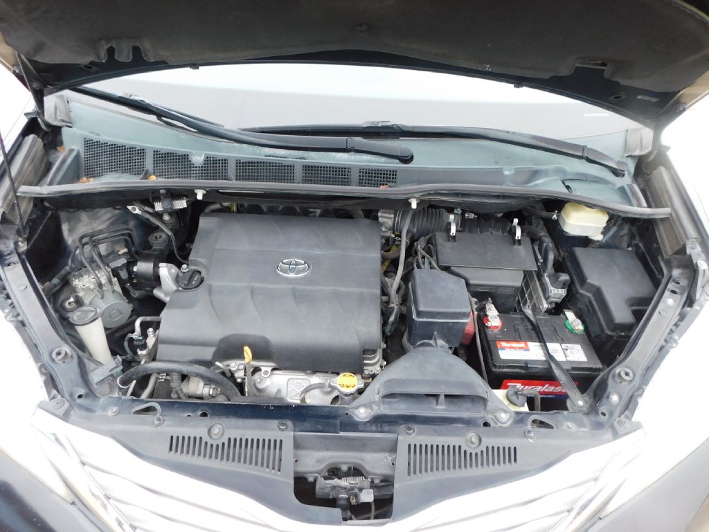 Used Car 2015 Toyota Sienna  Xle For Sale Under $15,000 In San Antonio, Texas