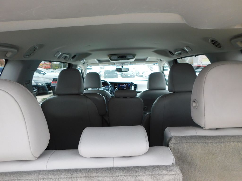 Used Car 2015 Toyota Sienna  Xle For Sale Under $15,000 In San Antonio, Texas