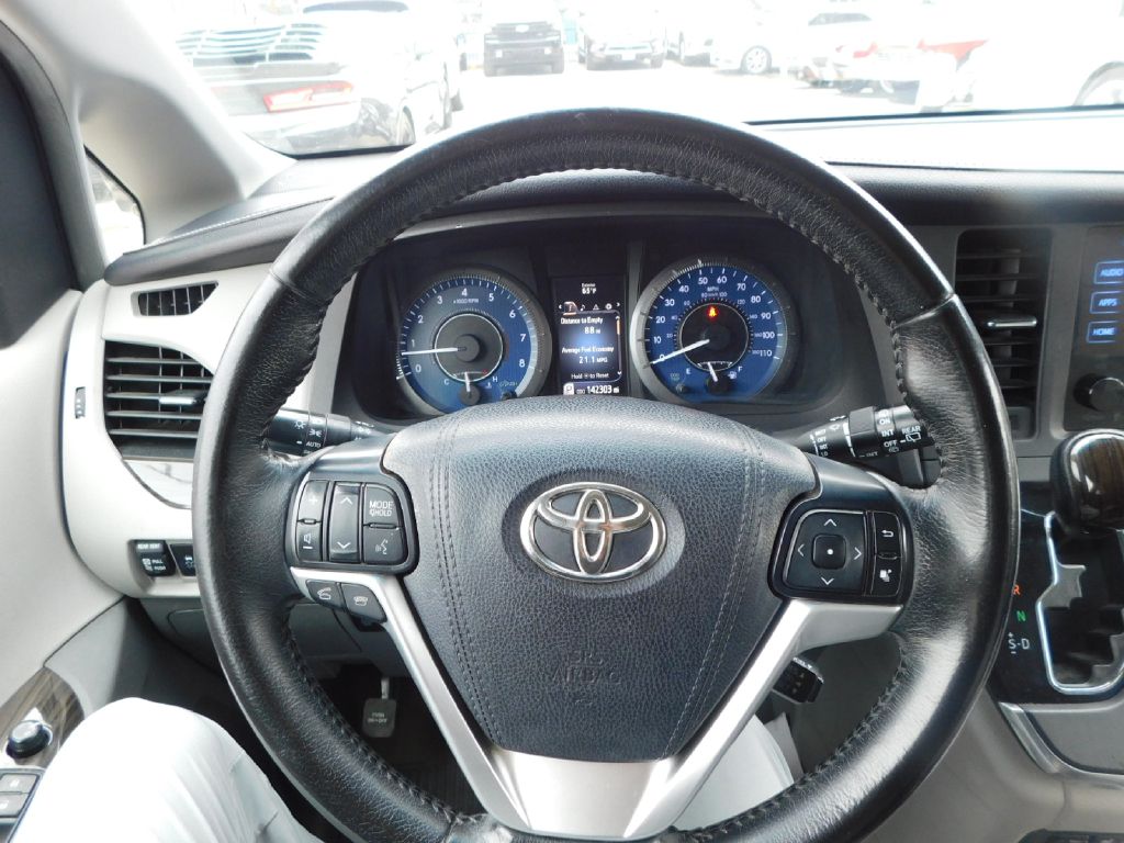 Used Car 2015 Toyota Sienna  Xle For Sale Under $15,000 In San Antonio, Texas