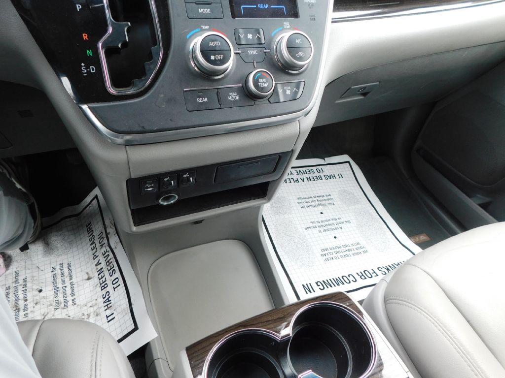 Used Car 2015 Toyota Sienna  Xle For Sale Under $15,000 In San Antonio, Texas