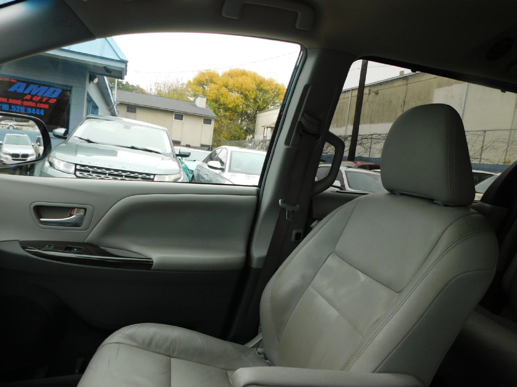 Used Car 2015 Toyota Sienna  Xle For Sale Under $15,000 In San Antonio, Texas