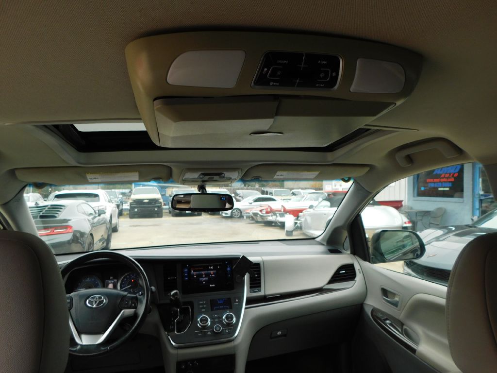 Used Car 2015 Toyota Sienna  Xle For Sale Under $15,000 In San Antonio, Texas