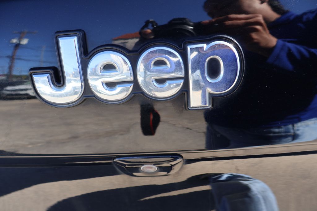 Used Car 2018 Jeep Cherokee  Latitude For Sale Under $10,000 In San Antonio, Texas